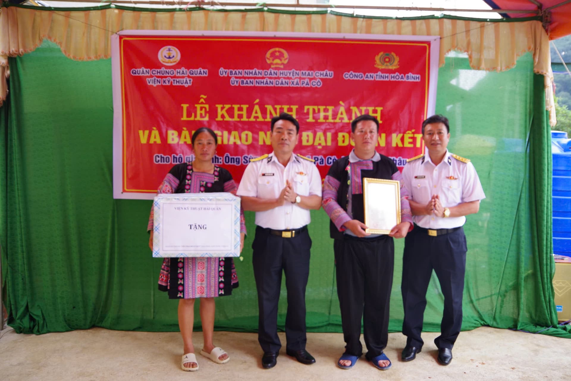 Viện Kỹ thuật Hải quân khánh thành, bàn giao nhà đại đoàn kết tại Hòa Bình