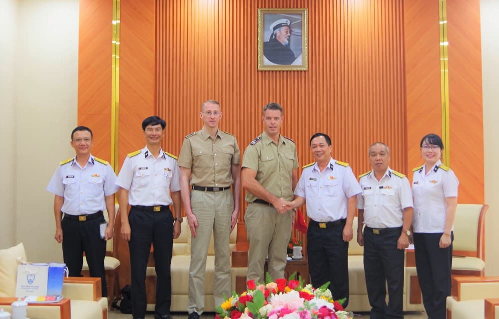Đoàn Tùy viên Quốc phòng Cộng hòa Liên bang Đức thăm, làm việc với Học viện Hải quân