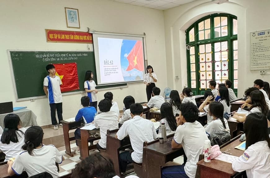 Nâng niu bóng hình đất nước ở Trường Sa