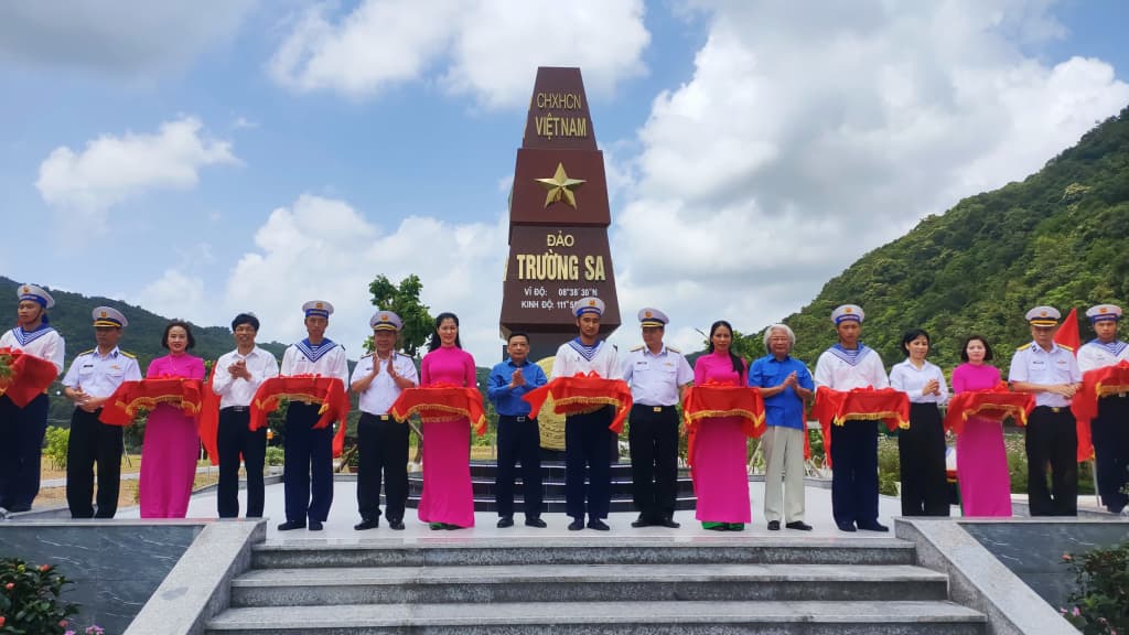 Lữ đoàn 169 kỷ niệm ngày thành lập và khánh thành cột mốc chủ quyền Trường Sa