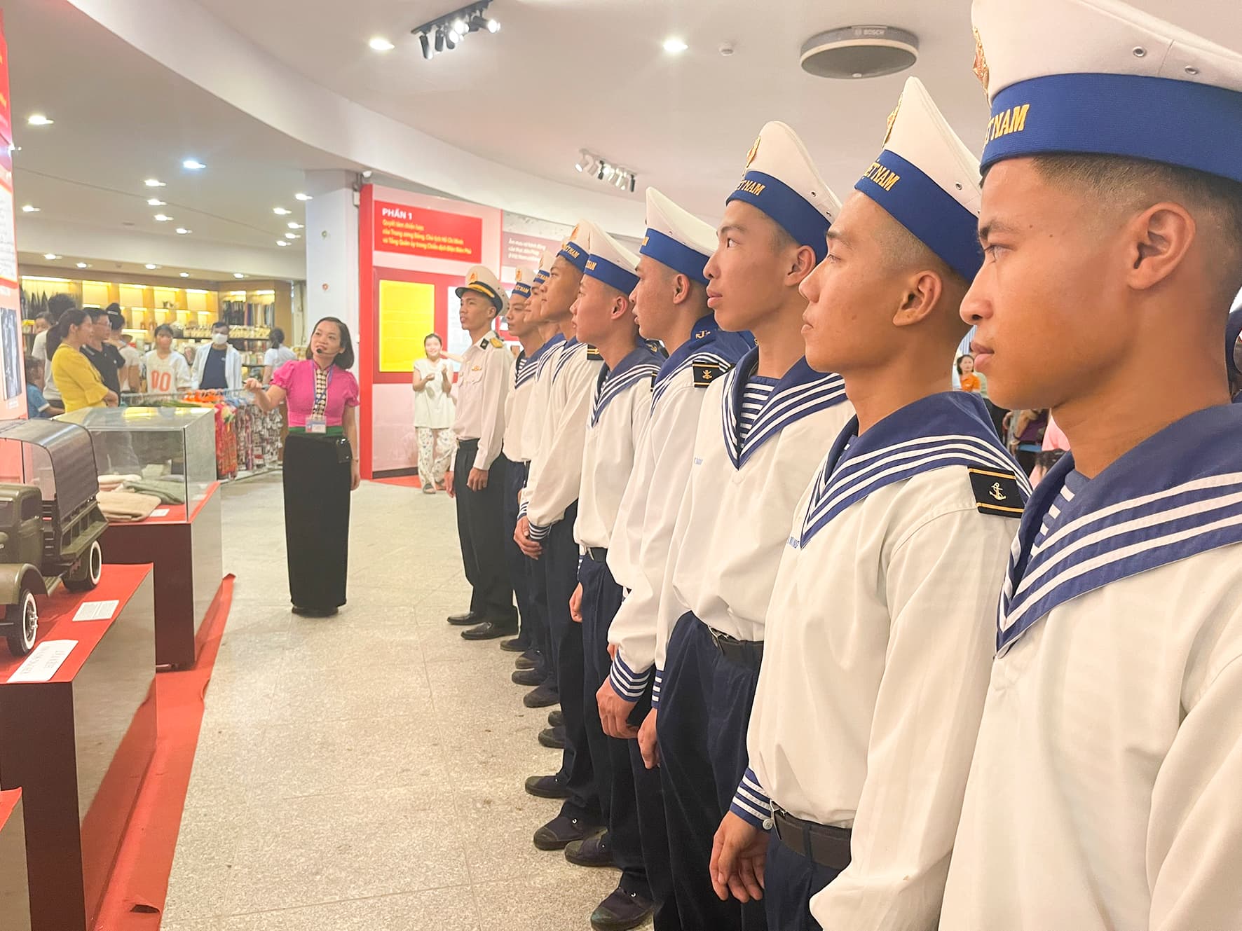 Khối Hải quân tham gia diễu binh tham quan di tích tại Điện Biên Phủ