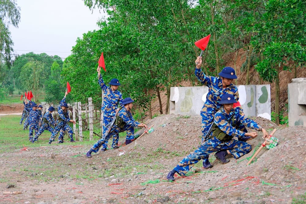 Chiến sĩ mới Lữ đoàn 147 hoàn thành kiểm tra 3 tiếng nổ