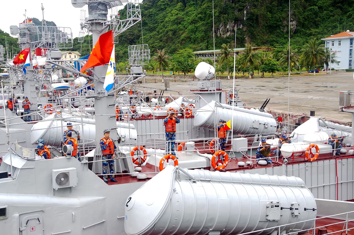 Đoàn kết, thi đua phát huy truyền thống vẻ vang của Quân chủng