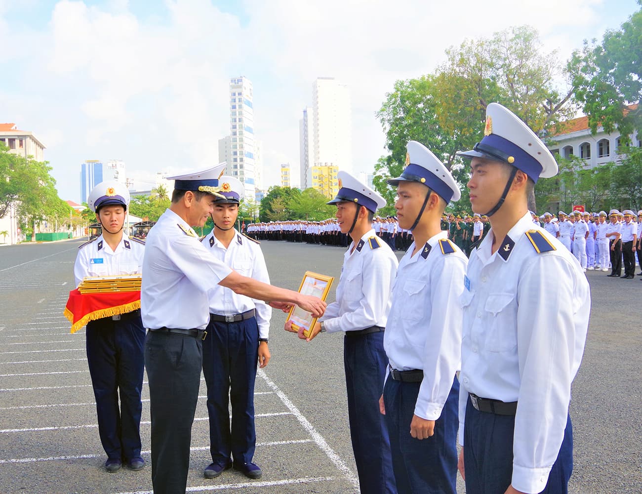 Học viện Hải quân: Trao quyết định công nhận giảng viên chính và khen thưởng thành tích thi Olympic Toán