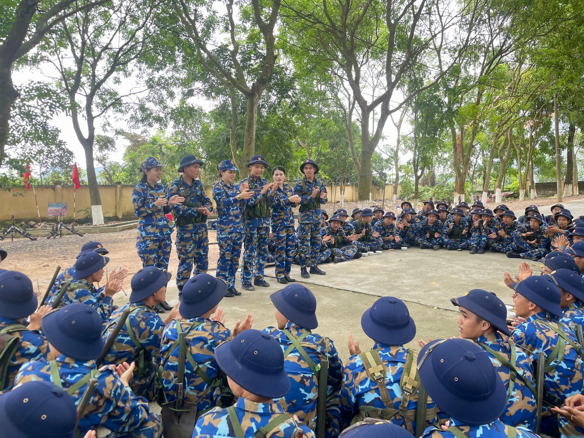 Hội phụ nữ Phòng Chính trị Vùng 1 đồng hành cùng chiến sĩ mới