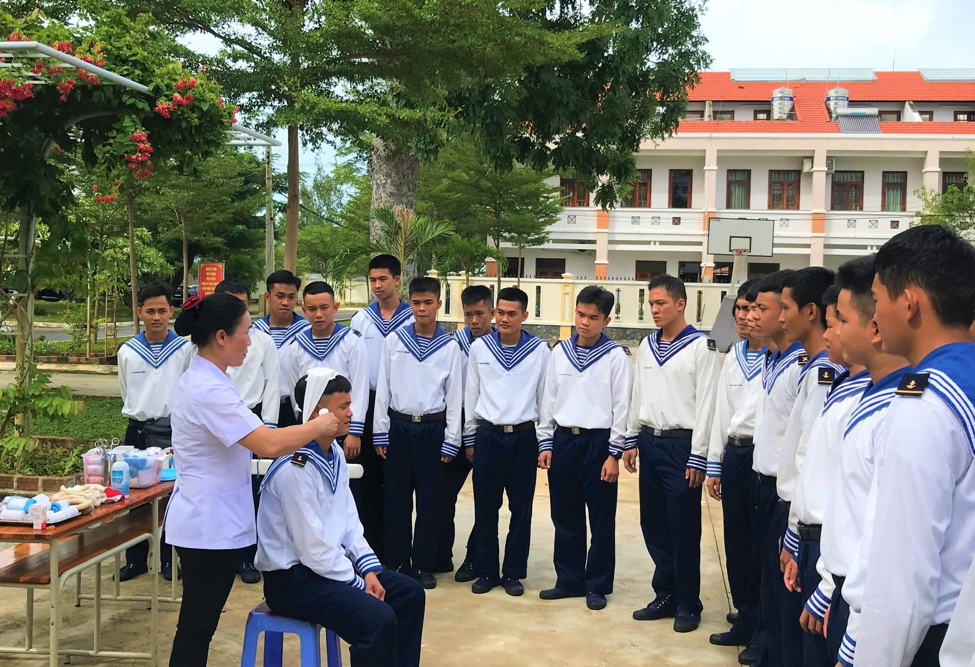 Học viện Hải quân huấn luyện 5 kỹ thuật cấp cứu