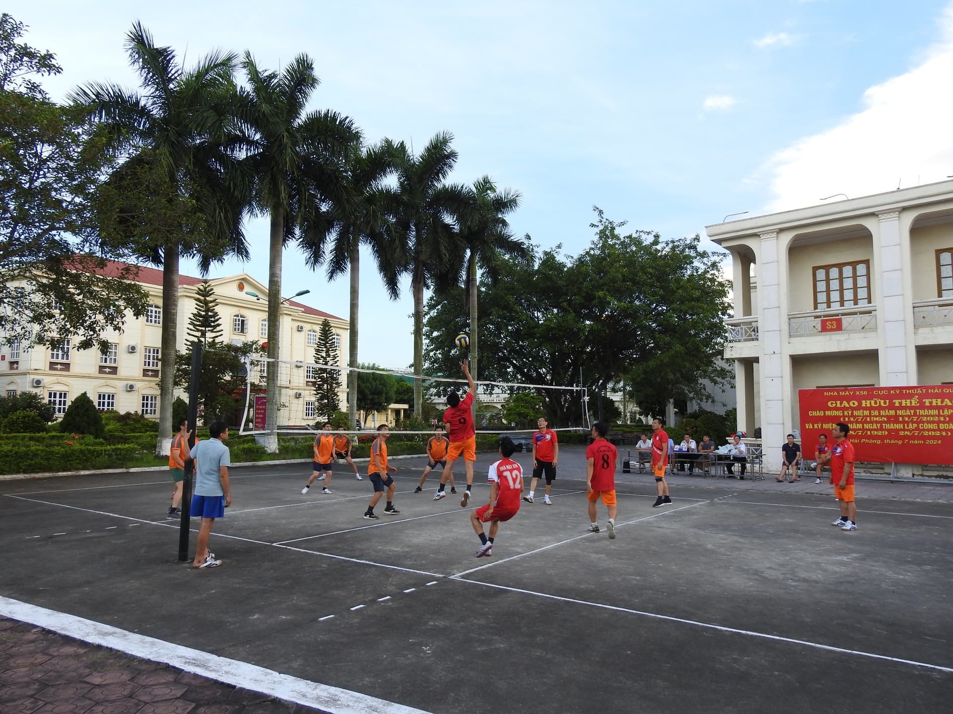 Nhà máy X56 thi đấu giao hữu thể thao