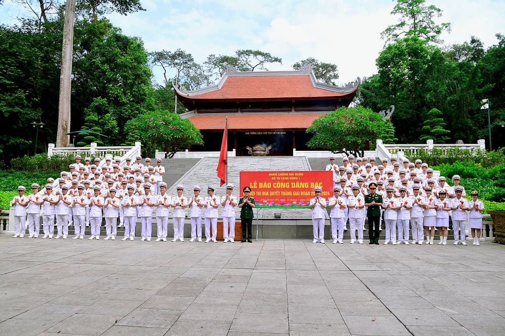 Điển hình tiên tiến của Vùng 1 báo công dâng Bác tại Khu di tích K9