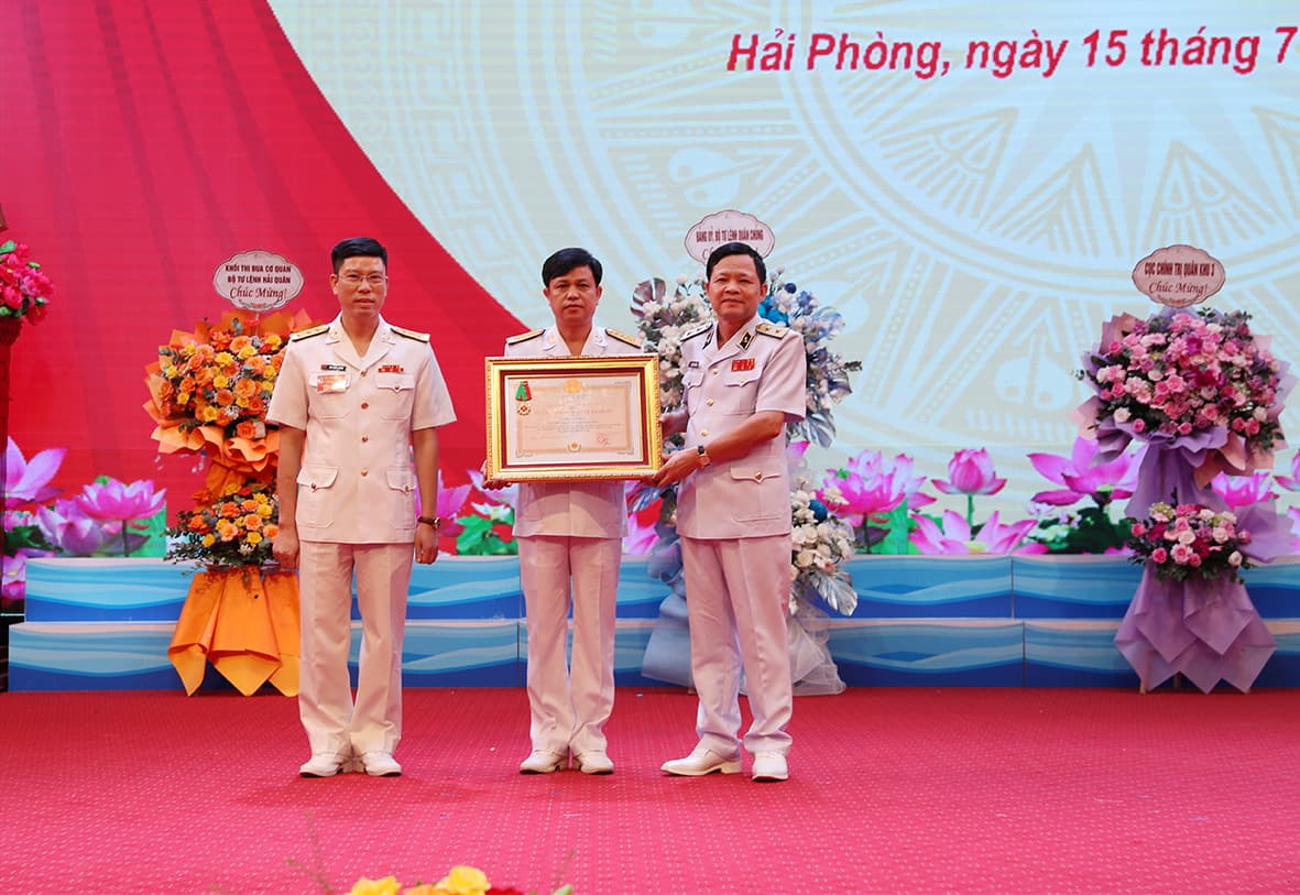 Thi đua xây dựng Cục Chính trị Hải quân vững mạnh toàn diện