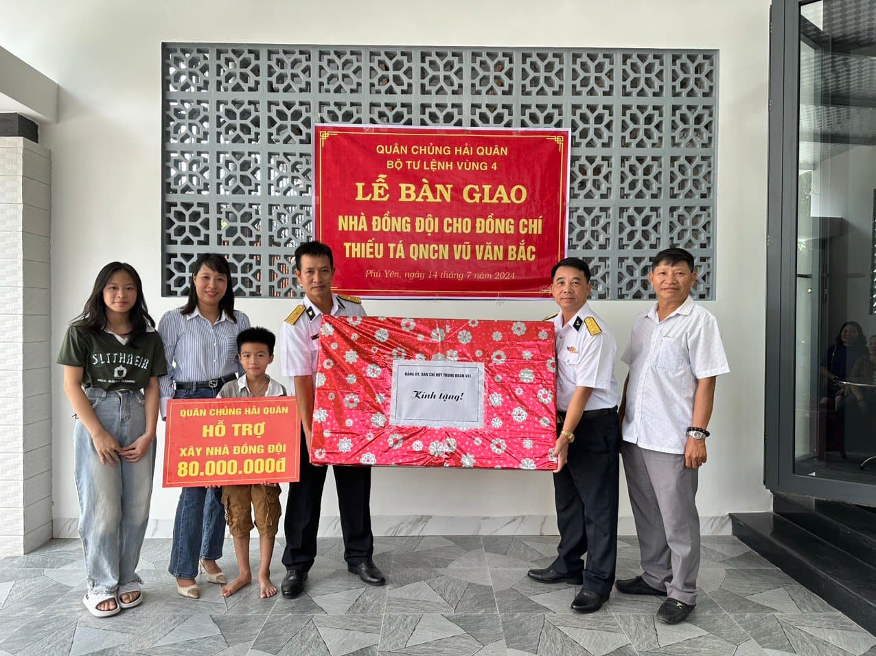 Trung đoàn 451 bàn giao nhà đồng đội tặng quân nhân có hoàn cảnh khó khăn