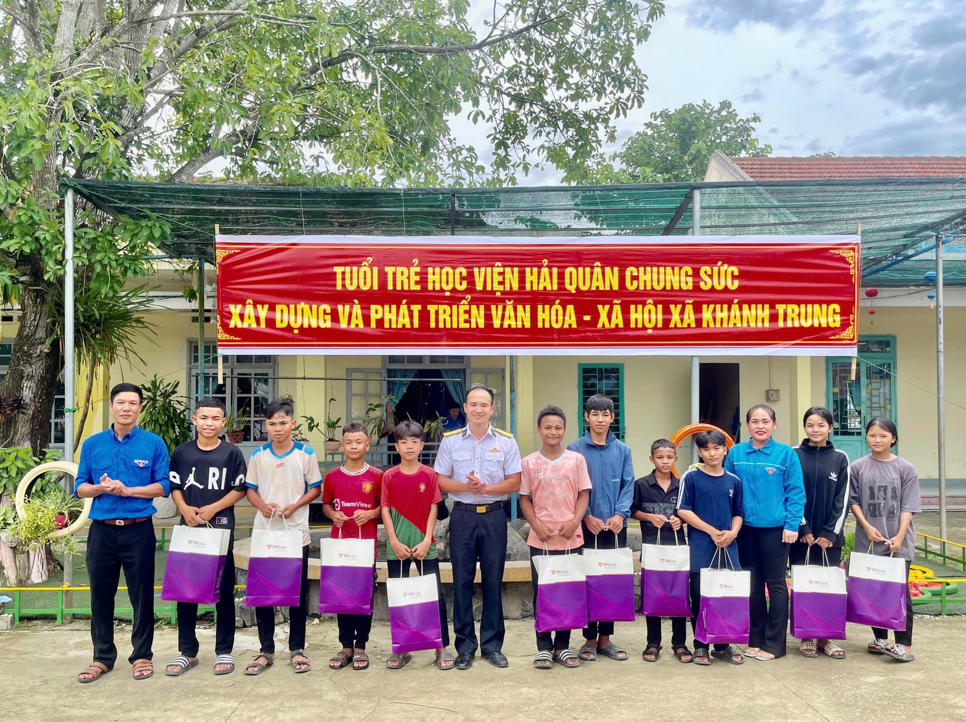 Tuổi trẻ Học viện Hải quân xung kích, tình nguyện vì cuộc sống cộng đồng