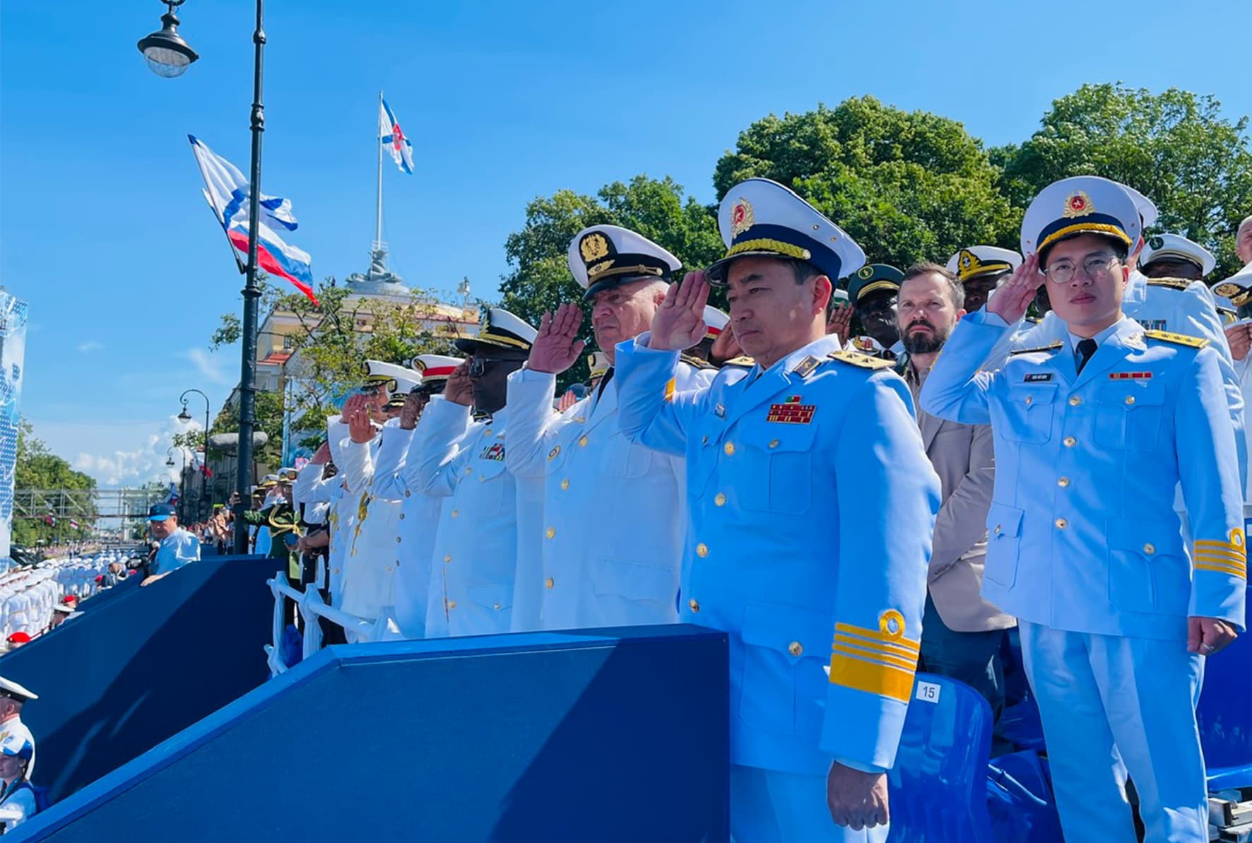 Tư lệnh Hải quân Việt Nam thăm và dự Ngày Hải quân Nga