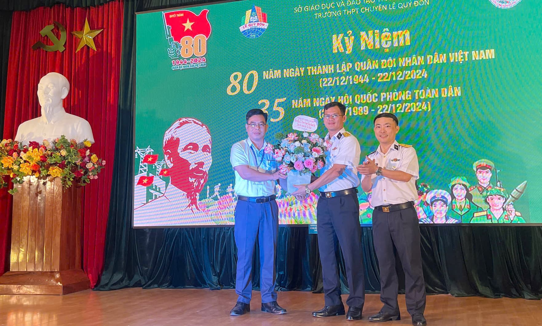 Thông tin về biển, đảo cho hơn 900 học sinh Trường THPT Lê Quý Đôn
