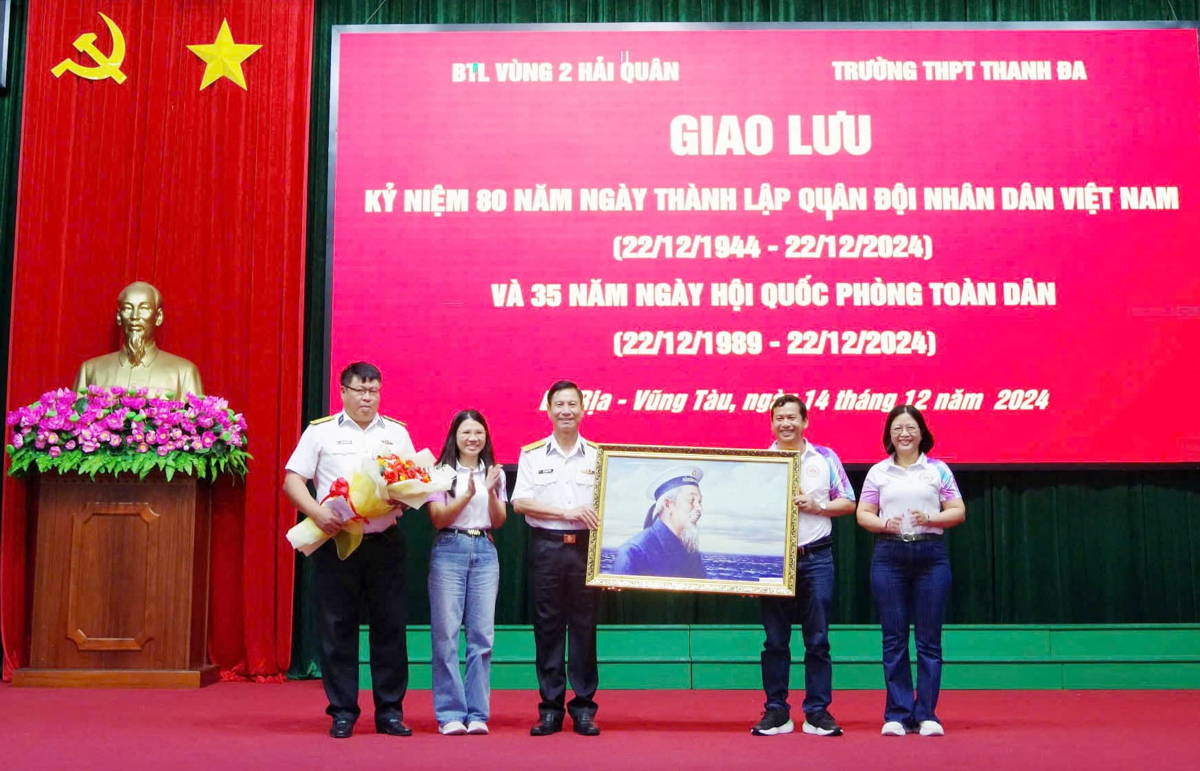Gần 100 cán bộ, giáo viên Trường THPT Thanh Đa thăm, giao lưu tại Vùng 2
