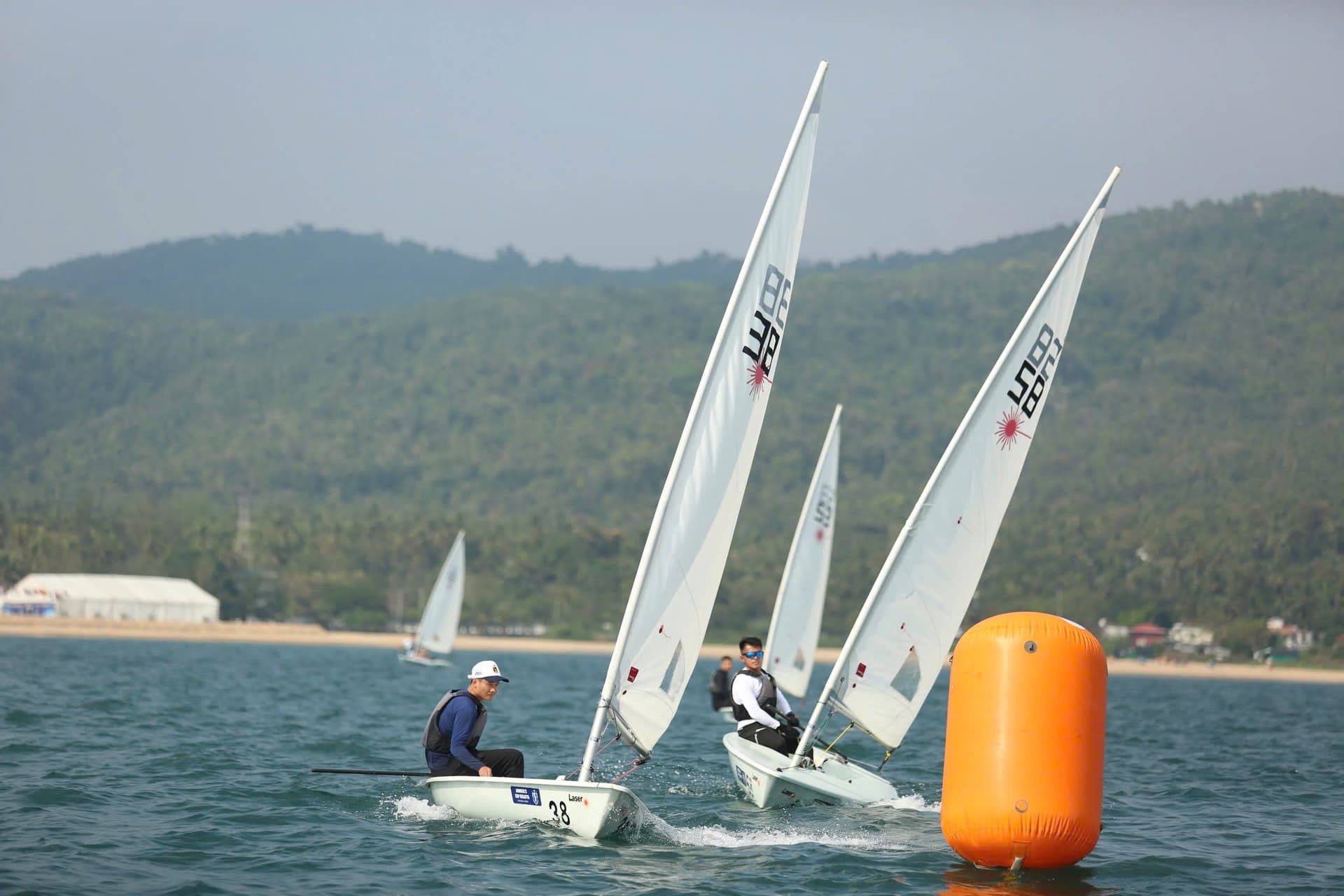 Học viện Hải quân đạt thành tích cao tại giải đua thuyền buồm quốc tế