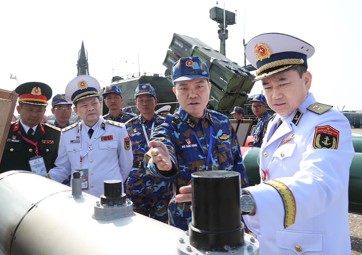 Quán triệt quan điểm của Đảng, xây dựng Quân chủng Hải quân cách mạng, chính quy, tinh nhuệ, hiện đại