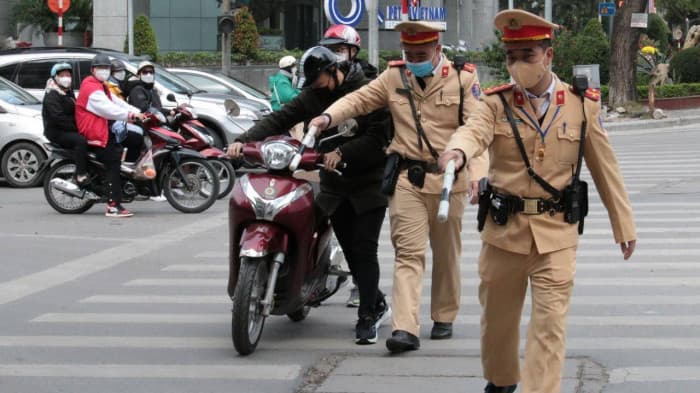 Chi tiết mức phạt vi phạm giao thông đối với ô tô, xe máy từ năm 2025