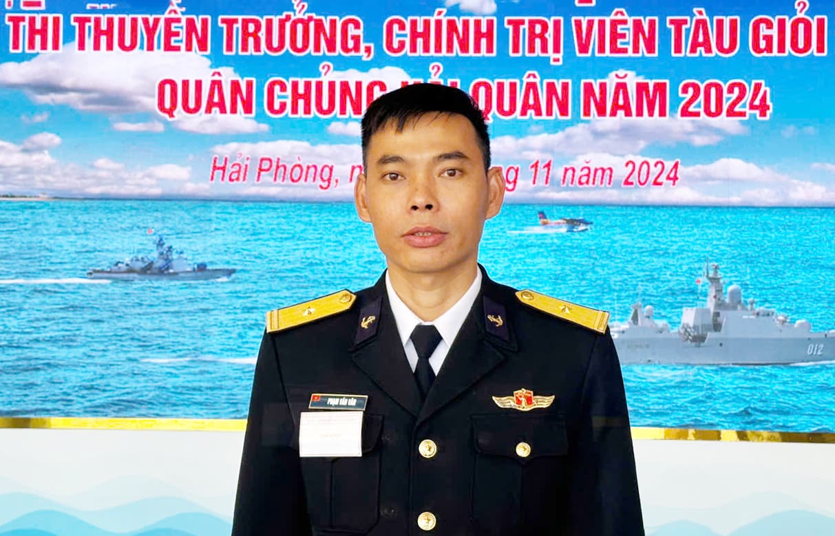 Thuyền trưởng tàu chiến đấu đạt giải Nhất hội thi