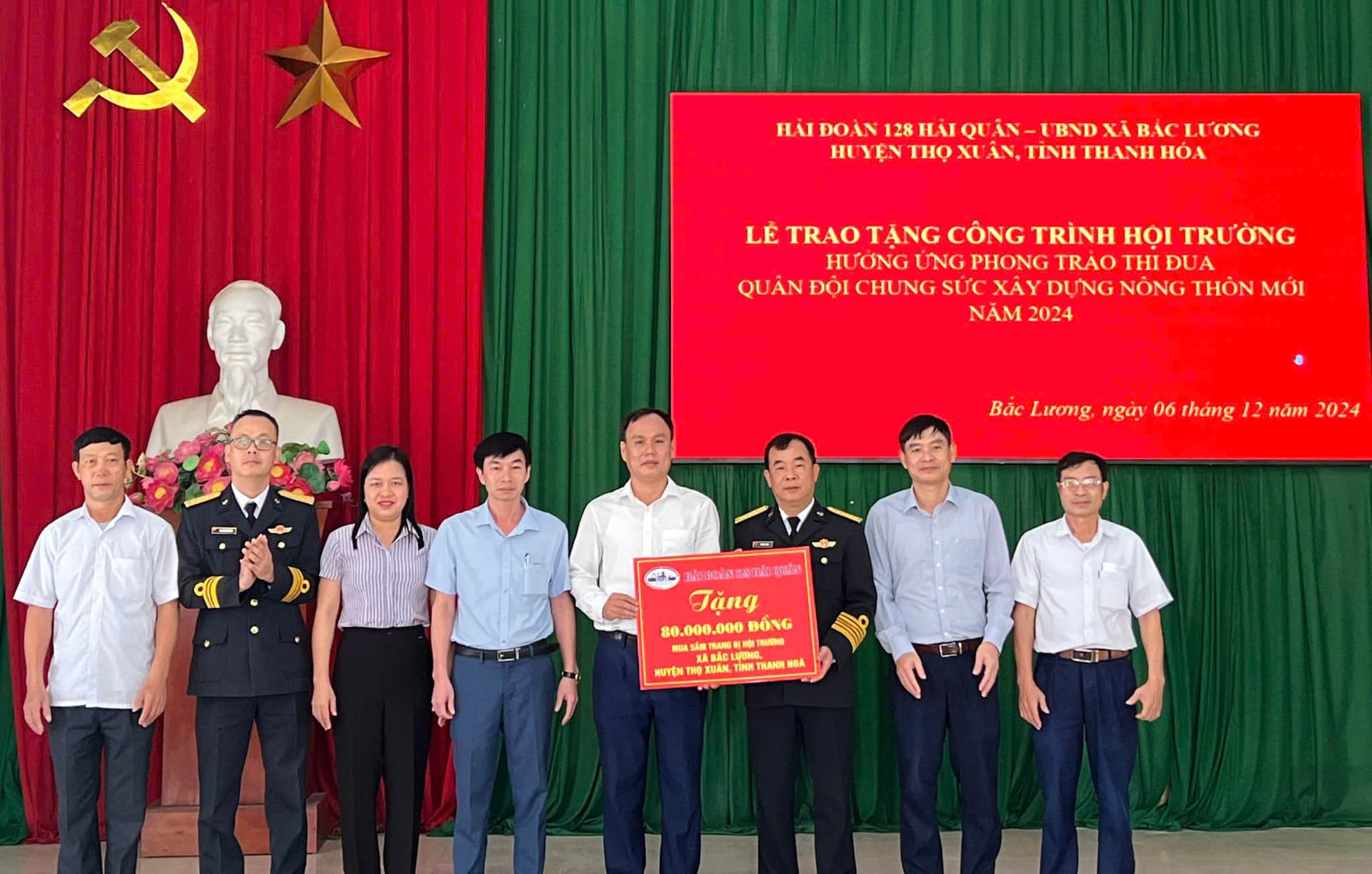Hải đoàn 128: Tặng xã Bắc Lương, huyện Thọ Xuân trang thiết bị hội trường