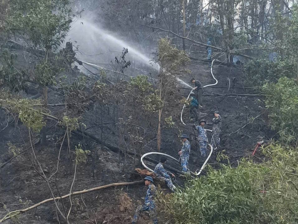 Kho 700 giúp dân chữa cháy rừng