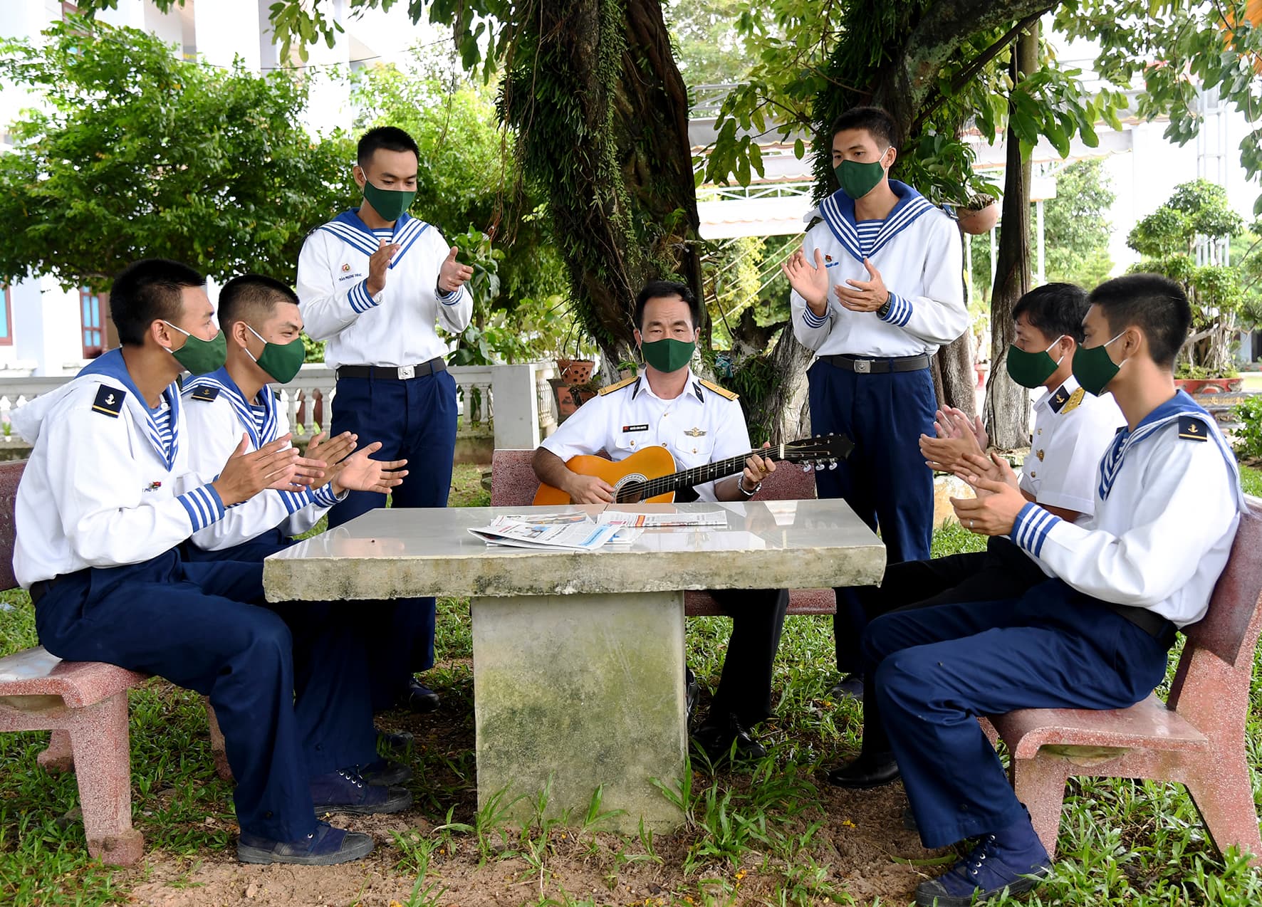 Chăm lo đời sống văn hóa tinh thần cho bộ đội