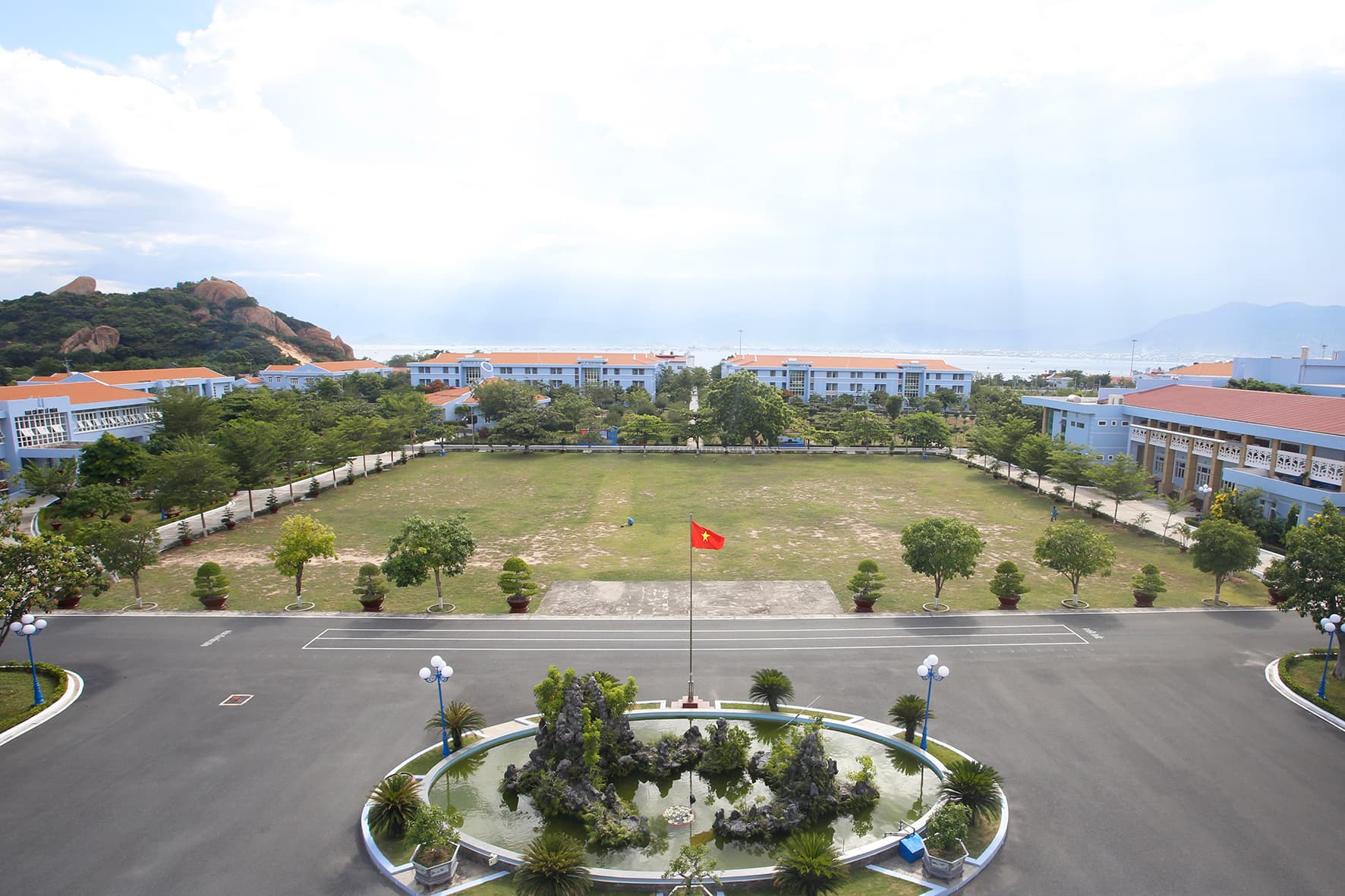 Doanh trại xanh của thủy thủ tàu ngầm