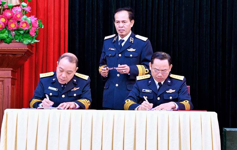 Hội nghị bàn giao chức trách, nhiệm vụ Bí thư Đảng ủy, Chính ủy Vùng 1