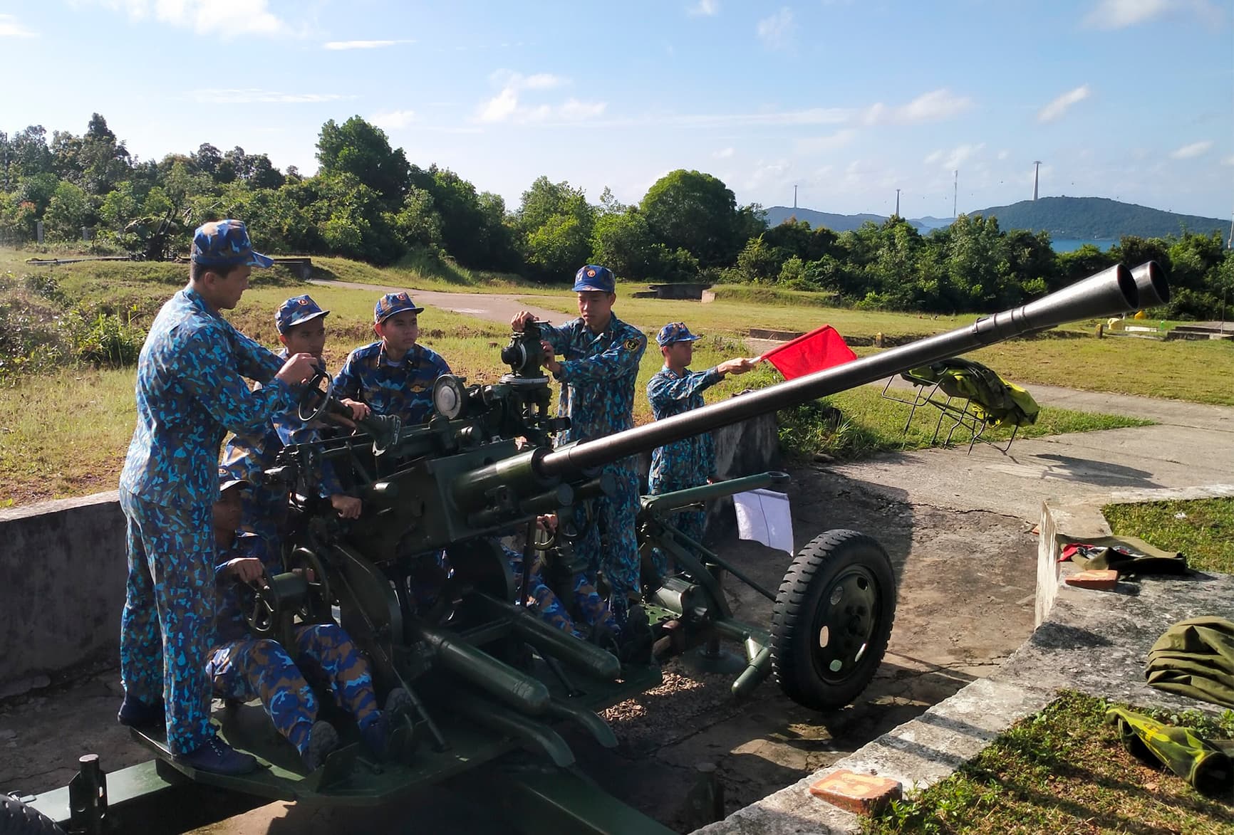 Phát huy vai trò gương mẫu của đảng viên ở Đảng bộ Tiểu đoàn 553