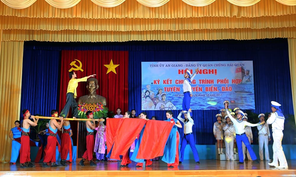 Ký kết Chương trình phối hợp tuyên truyền biển, đảo giữa Tỉnh ủy An Giang-Đảng ủy Quân chủng Hải quân