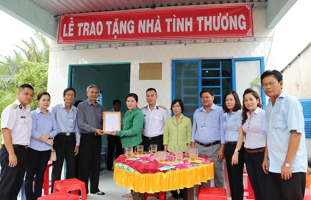 Tổng công ty Tân cảng Sài Gòn: Bàn giao nhà tình thương cho hộ nghèo