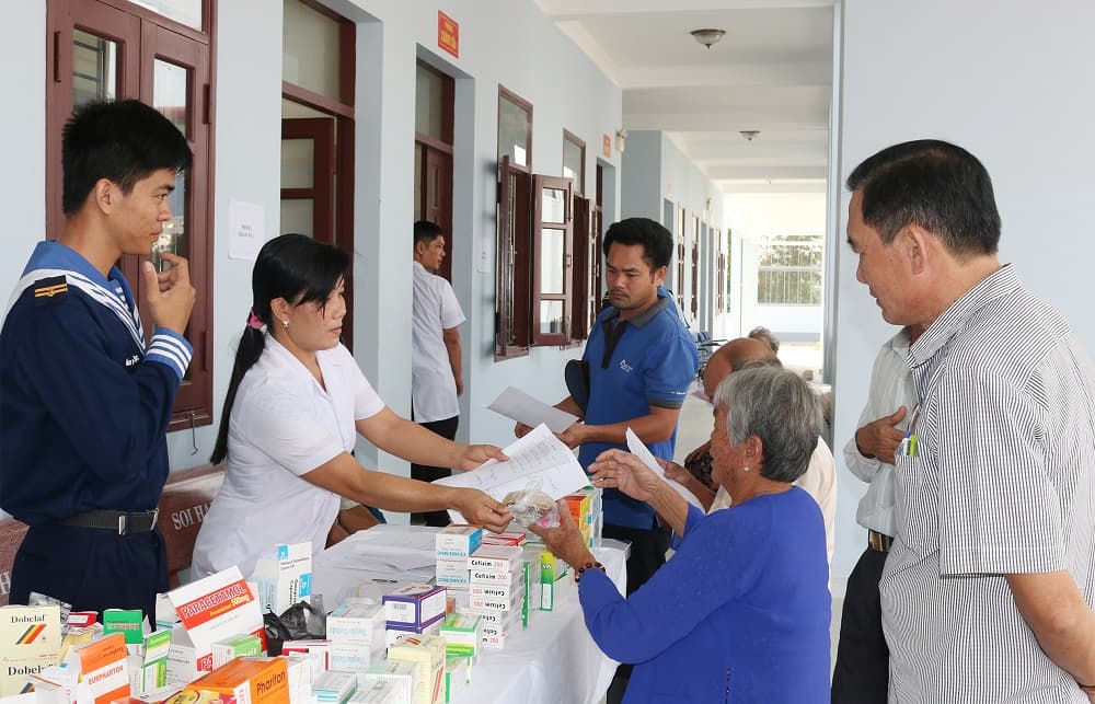 40 năm sáng ngời phẩm chất “Lương y như từ mẫu”