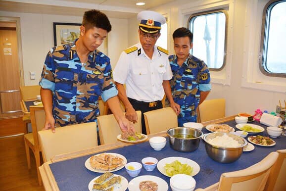 Trách nhiệm, sáng tạo để bữa ăn trên biển thêm ngon
