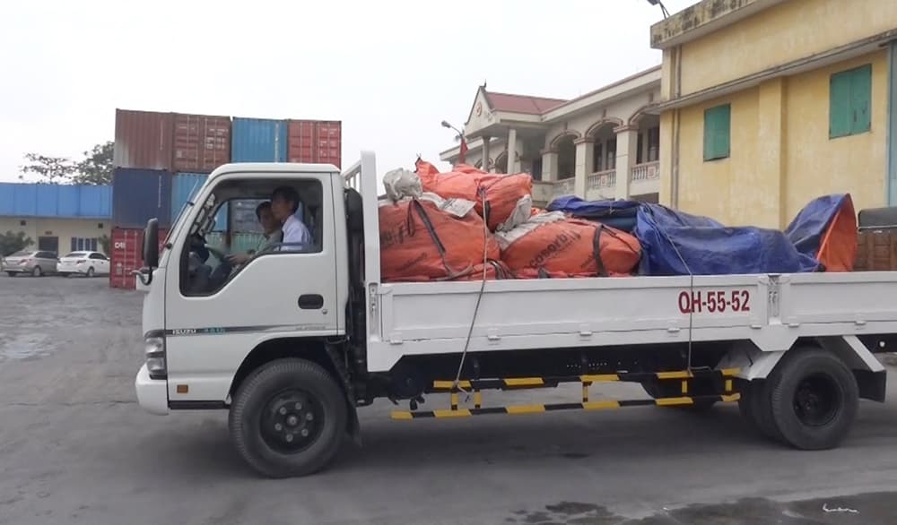 Hải đoàn 128 Hải quân triển khai ứng phó sự cố tràn dầu tại luồng Lệ Môn, tỉnh Thanh Hóa