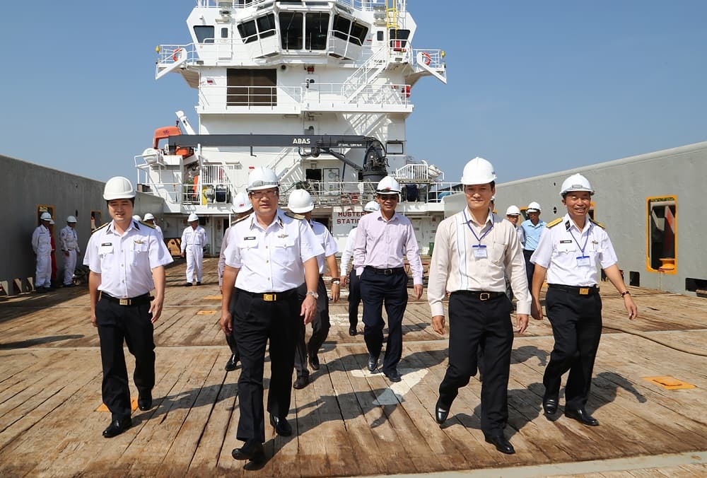 Tư lệnh Hải quân thăm Tàu Tân cảng 66 và Liên doanh Vietsovpetro