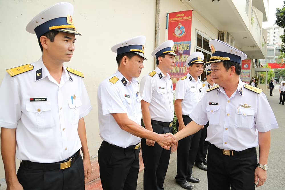 Chính ủy Hải quân thăm, nắm tình hình tại Trung tâm Thể dục thể thao Quốc phòng 5