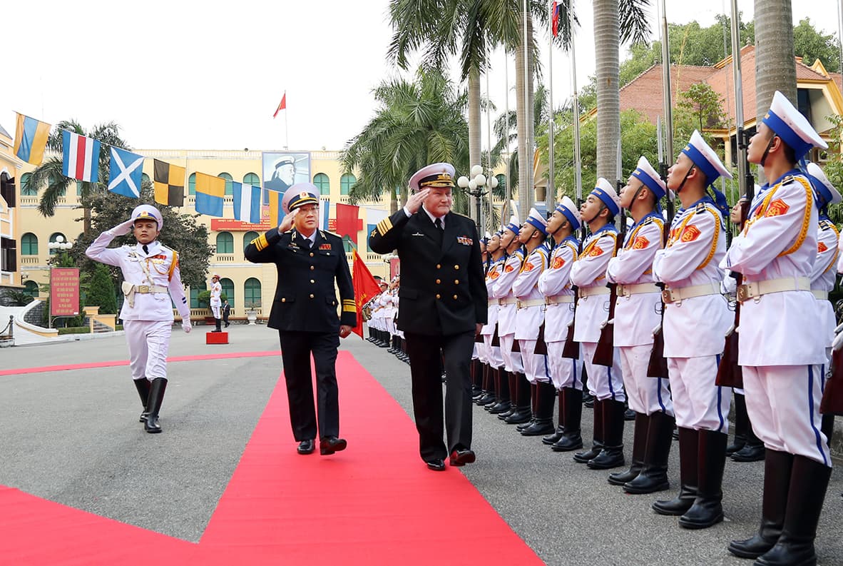 Khắc phục khó khăn, đoàn kết hợp tác, kiên trì đấu tranh, mềm dẻo linh hoạt