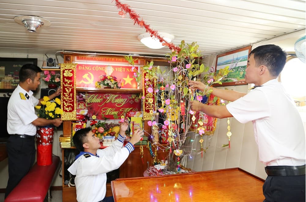 Xuân trên những boong tàu