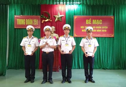 Trung đoàn 251 bế mạc Hội thi cán bộ huấn luyện điều lệnh giỏi 2019