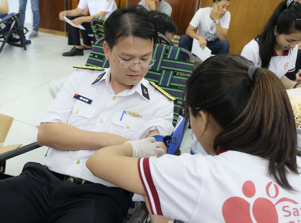 Tổng Công ty Tân cảng Sài Gòn: Hơn 500 cán bộ, đoàn viên Công đoàn tình nguyện tham gia hiến máu nhân đạo.