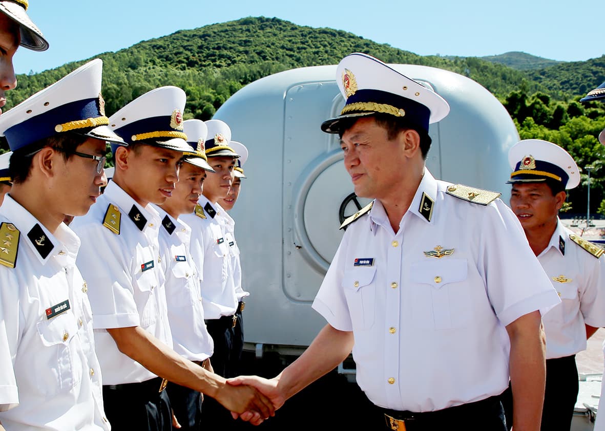 Chuẩn Đô đốc Phạm Văn Vững thăm, nắm tình hình tại Lữ đoàn 172 Hải quân