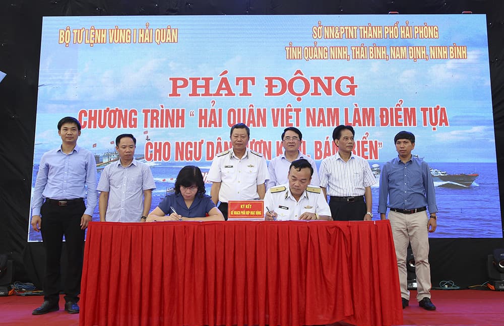 Vùng 1 Hải quân: Phát động Chương trình “Hải quân Việt Nam làm điểm tựa cho ngư dân vươn khơi, bám biển”
