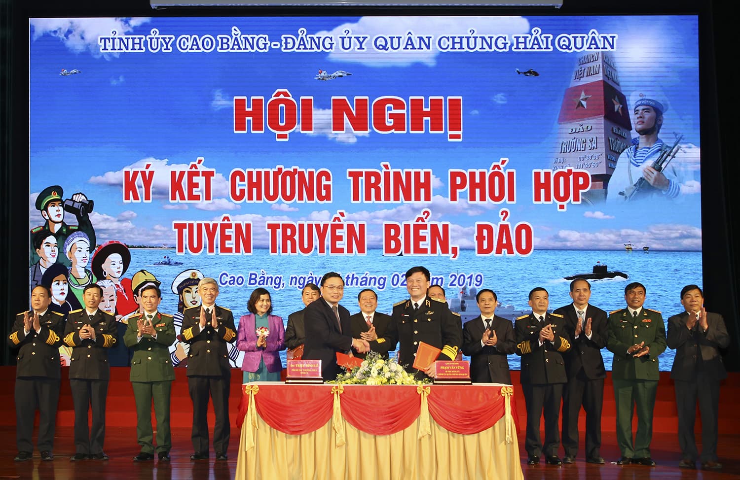 Tỉnh ủy Cao Bằng-Đảng ủy Quân chủng Hải quân ký kết Chương trình phối hợp tuyên truyền biển, đảo