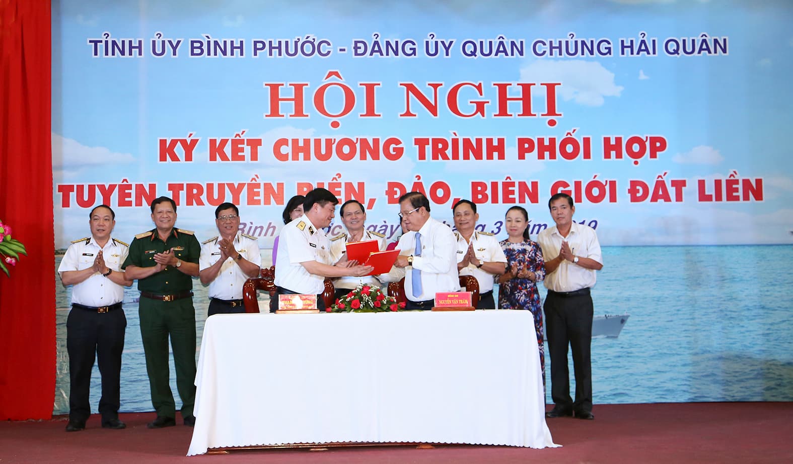 Hội nghị ký kết Chương trình phối hợp tuyên truyền biển, đảo, biên giới đất liền giữa Tỉnh uỷ Bình Phước và Đảng uỷ Quân chủng Hải quân