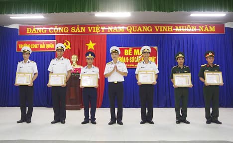 Trường Cao đẳng kỹ thuật Hải quân: Bế giảng Khóa 9 sơ cấp kỹ thuật