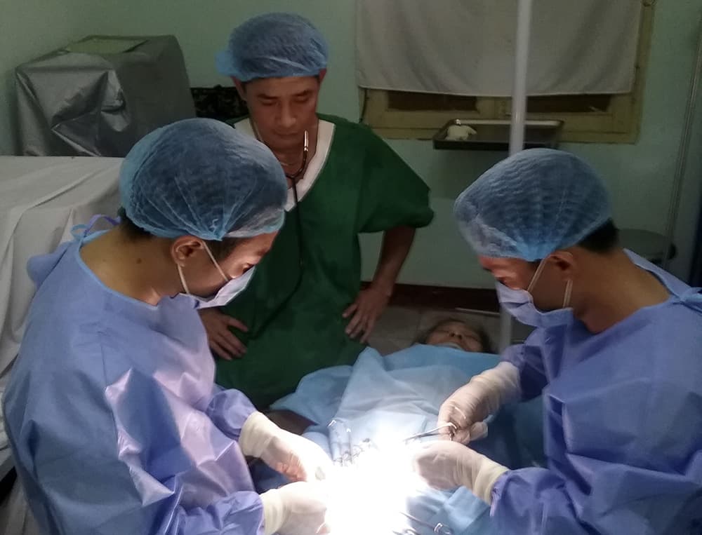 Bệnh xá đảo Sinh Tồn kịp thời cấp cứu ngư dân bị viêm ruột thừa
