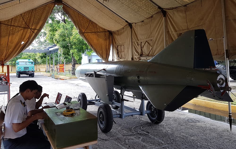 Chấm thi Kỹ thuật tên lửa-khí tài đặc chủng toàn quân tại Lữ đoàn 680