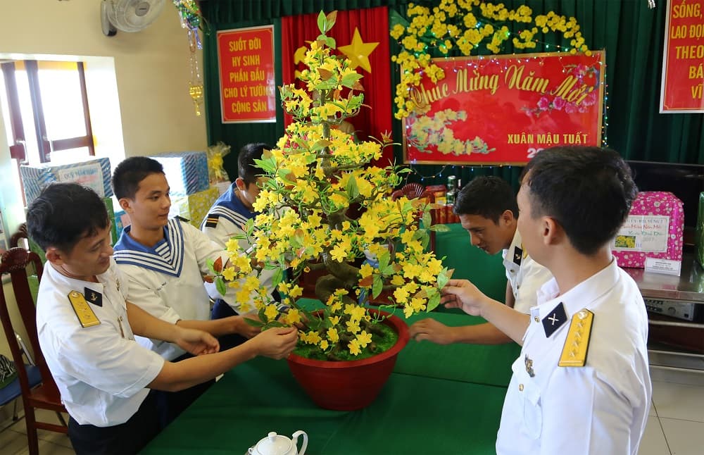 Hân hoan Tết sớm Nhà giàn