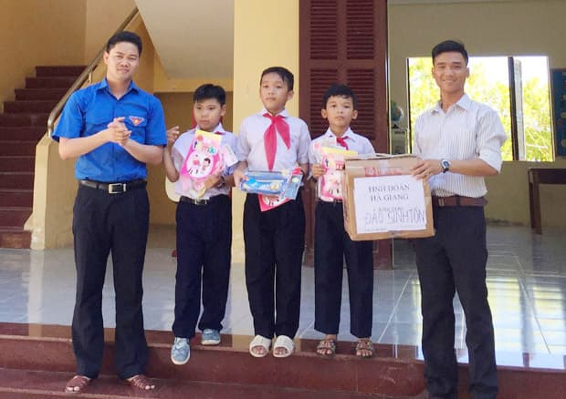 Từ cực Bắc Tổ quốc hướng về biển, đảo quê hương