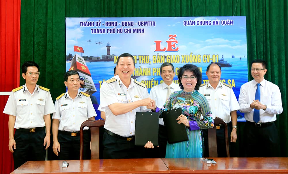 Thành phố Hồ Chí Minh: Tặng quân, dân huyện đảo Trường Sa xuồng CV trị giá 22 tỷ đồng