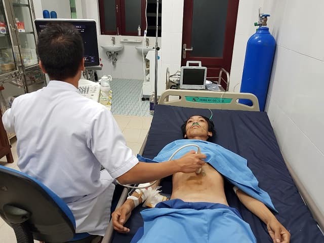Bộ đội Trường Sa hiến máu cứu ngư dân bị nạn trên biển